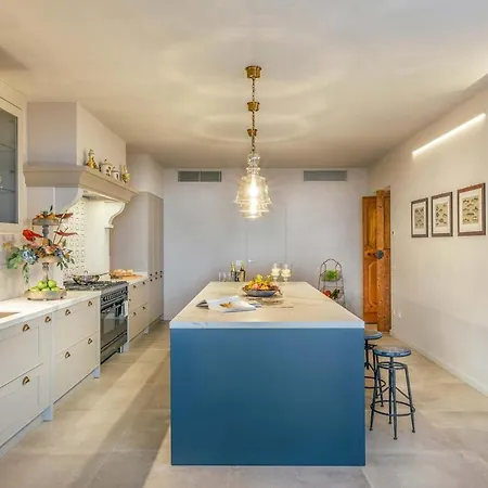 Elouise Villa Civitanova Marche